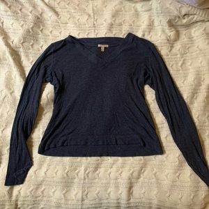 gray cropped v-neck long sleeve